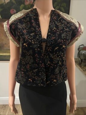 Vintage and Rare 1960's MIURA floral velvet short jacket with cap sleeves